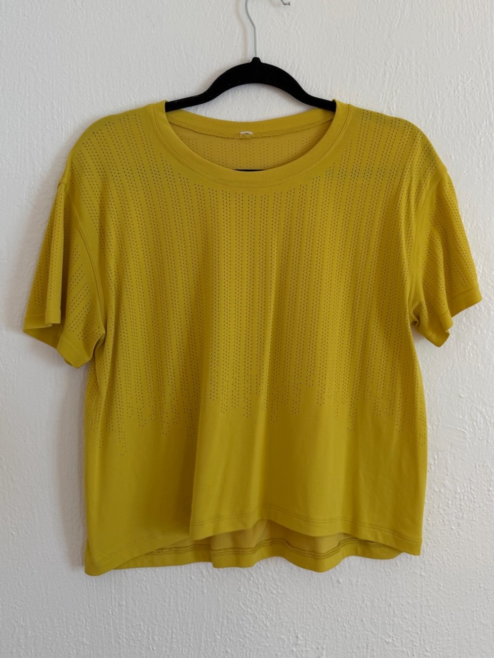 Yellow lululemon tee